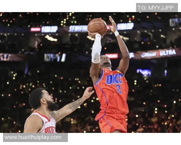 一年前的今天NBA总决赛雄鹿战胜雷霆夺冠老里与全队欢庆胜利时刻