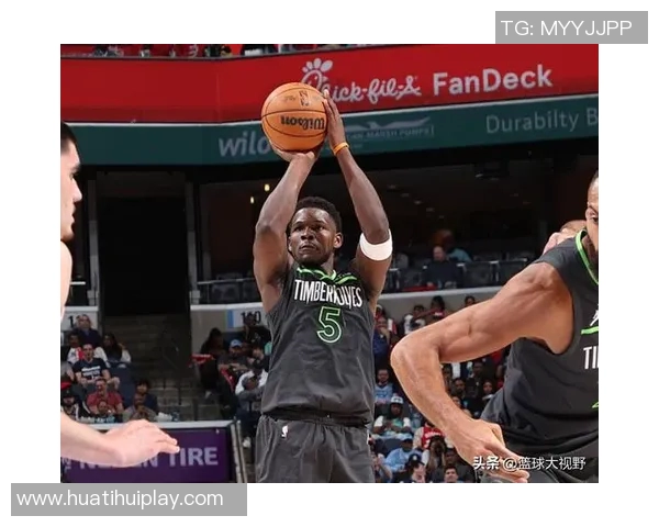 爱德华兹精彩突破拉杆换手上篮展现超强观赏性引发全场欢呼 爱德华兹精彩突破拉杆换手上篮展现超强观赏性引发全场欢呼