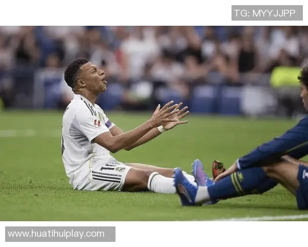 锁定胜局莱万特后场失误助攻格列兹曼轻松梅开二度 锁定胜局莱万特后场失误助攻格列兹曼轻松梅开二度