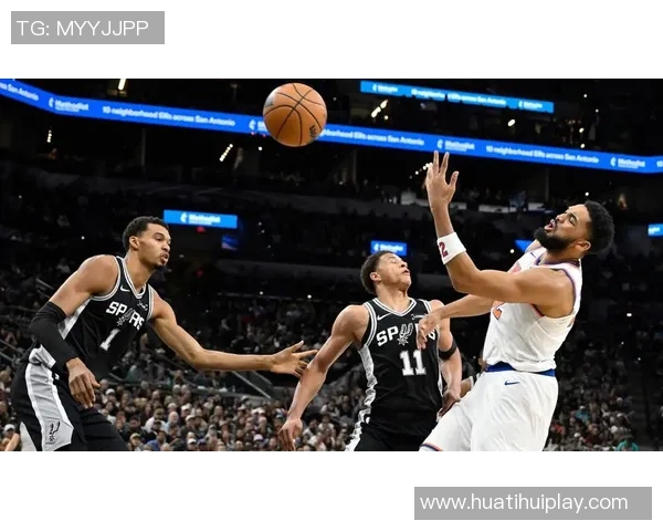 文班赛后第一时间回看录像努力为下场比赛做好充分准备